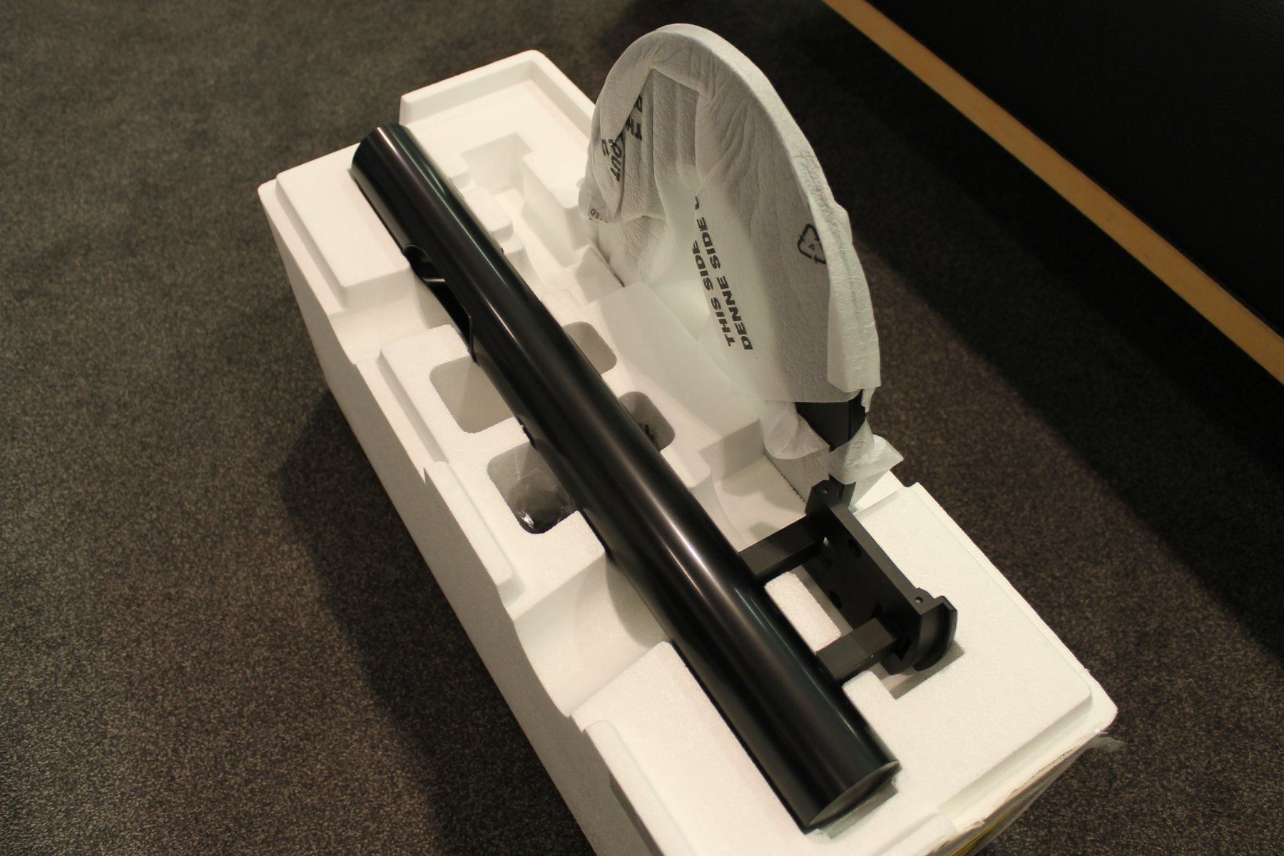Bang & Olufsen Televisori: BeoVision 7-32 Tischstandfuss 4097 – Nuovo e nell'imballaggio originale da Hochdorf venduto da av-electronics 2