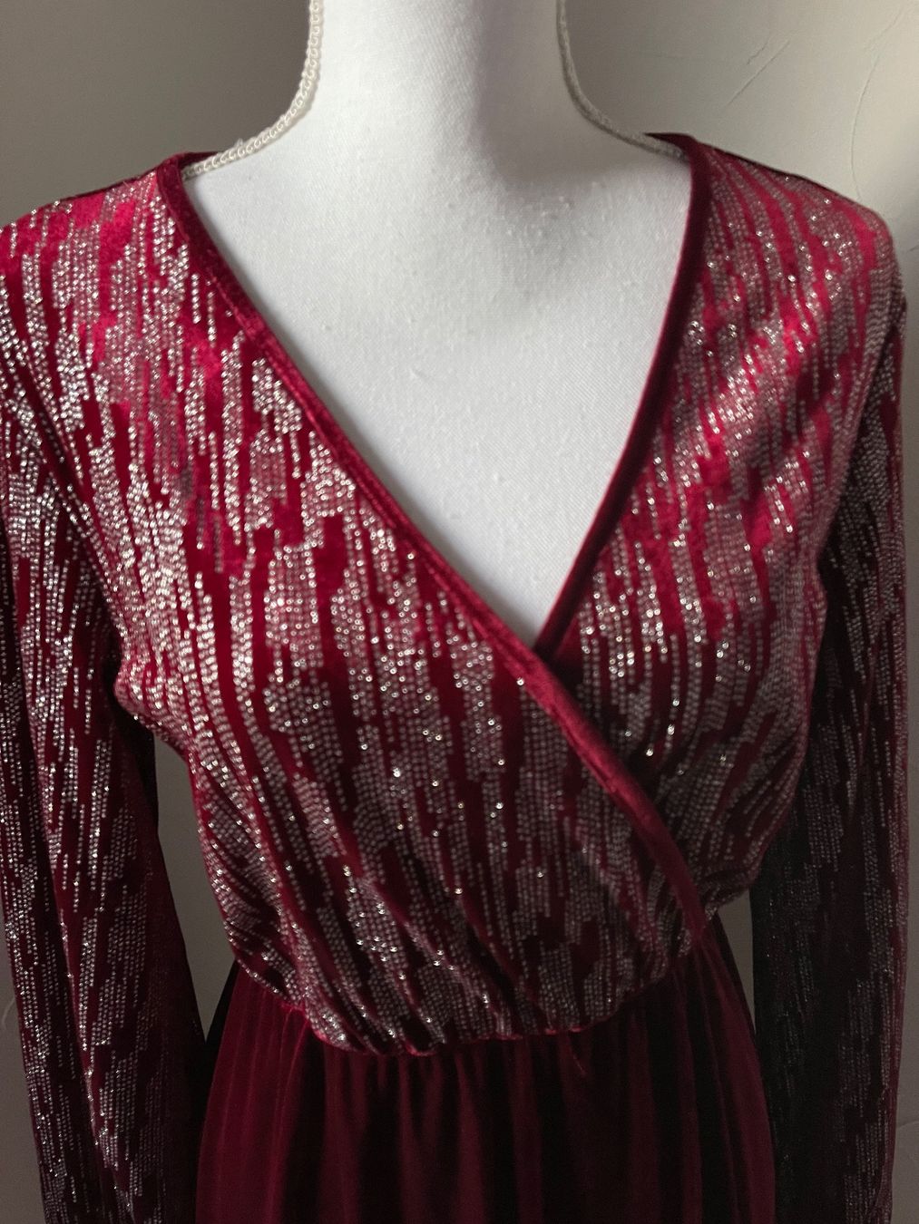 Shein Vestiti: Samtkleid V-Aussnitt mit Glitzer S – Nuovo (secondo la descrizione) da Dietikon venduto da Nieselchen 1