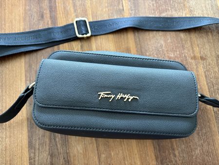 Elegante Tommy Hilfiger Umhängetasche - Neu!