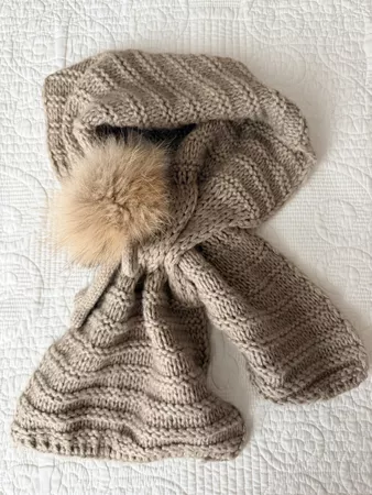 léa clément Strickschal beige mit Fellbommel