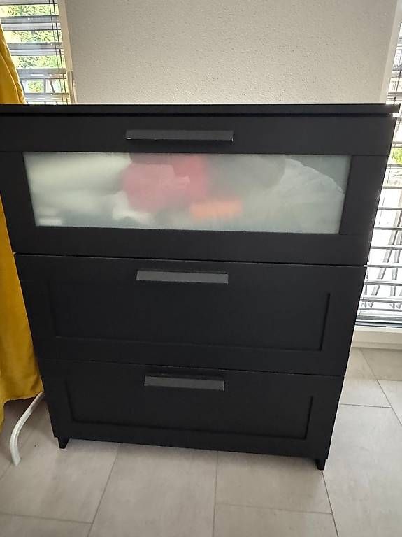 Cassettiere: IKEA BRIMNES Kommode / Commode BEFORE 25.09 – Usato da Effretikon venduto da tat_qjk8 1