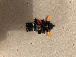 LEGO Nexo Knights Minifigur Aschejäger (Ash Attacker) mit or