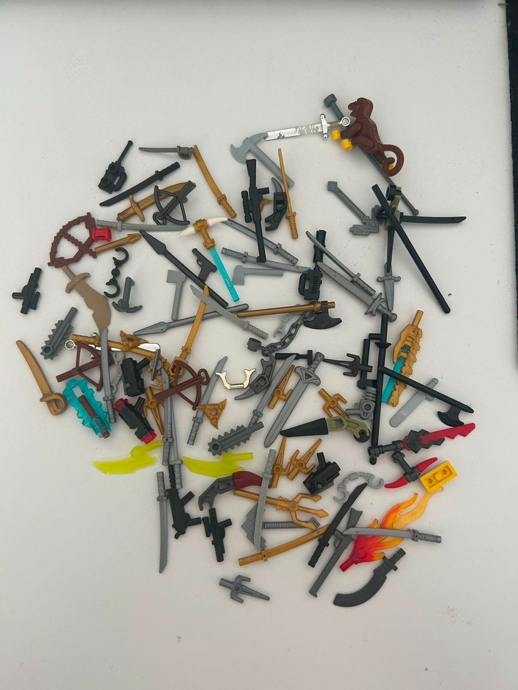 Lego Spielzeuge: Lego Minifiguren + Waffen – Gebraucht aus Madetswil von Luck_4_Ever 2