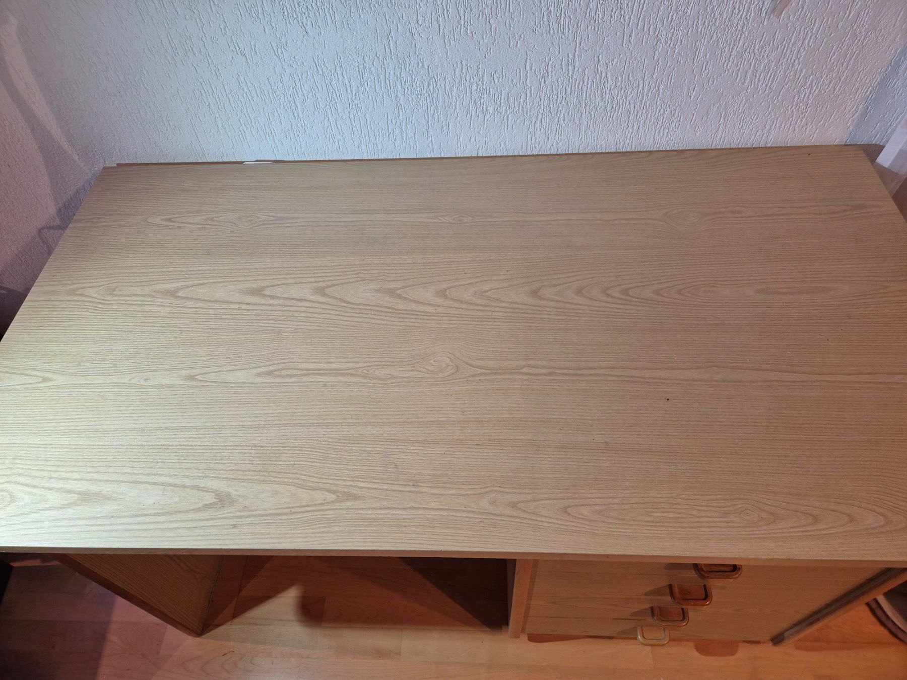 Schreibtische: Gebrauchter, heller Holz Schreibtisch mit Schubladen – Gebraucht aus Mels von KOSL 1