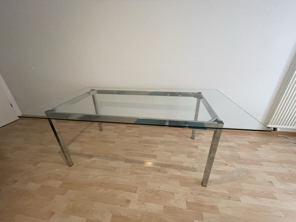 Verres: Grosser Glastisch mit Metallgestell – D'occasion à Steffisburg par Lauraca
