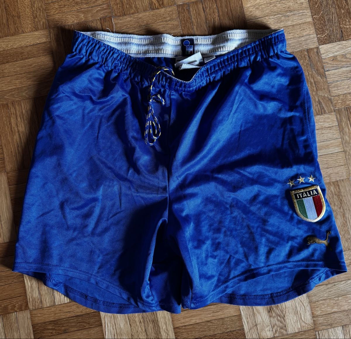 Puma Lotti di vestiti: Italy Home Jersey & Shorts 2004/2006 – Nuovo (secondo la descrizione) da Kloten venduto da Chailds 2