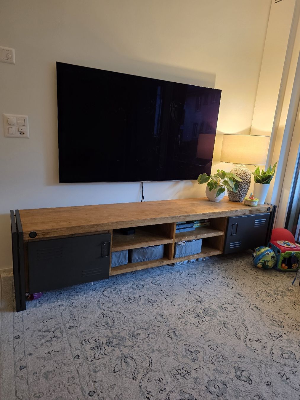 TV Möbel: TV stand (pickup Asap) – Gebraucht aus Zürich von Dani.M6 1