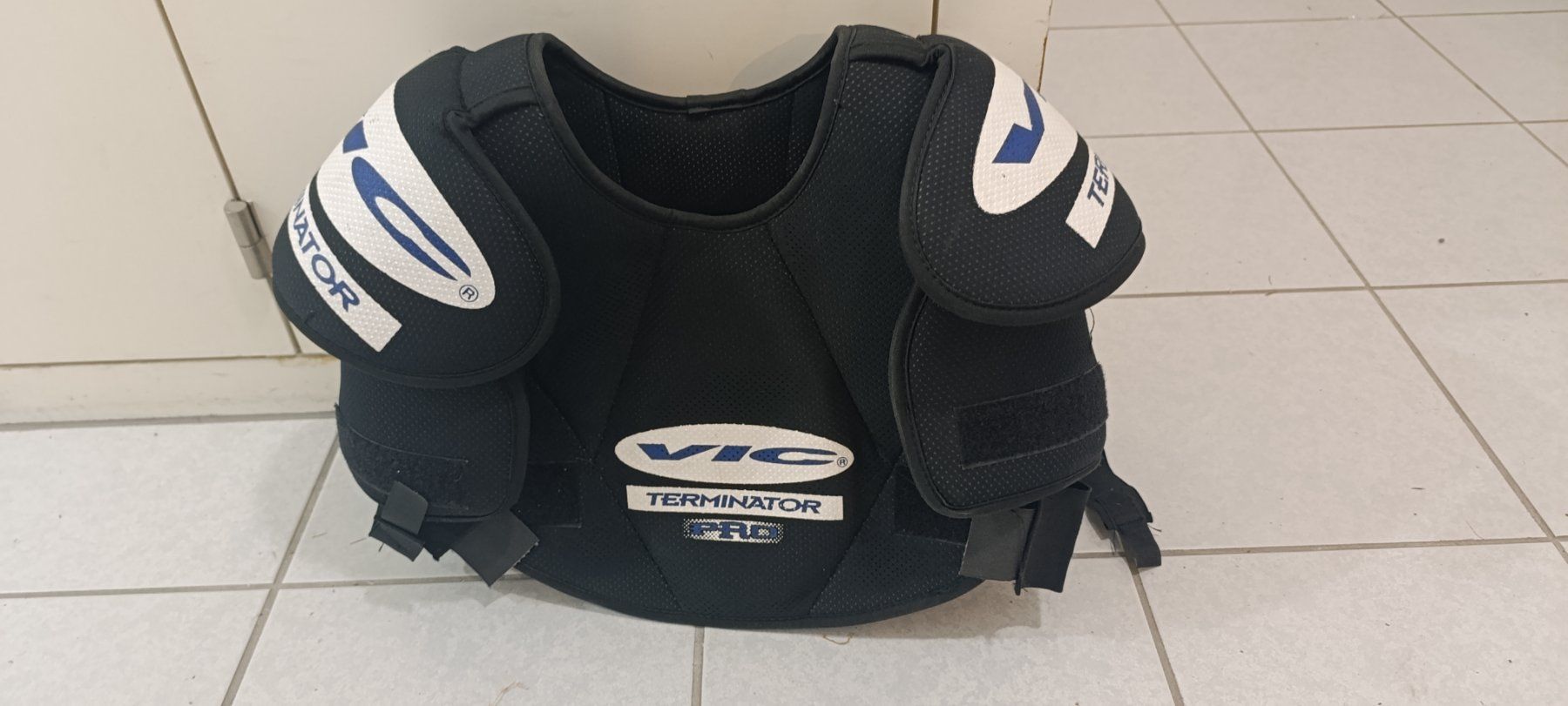 Schutz & Schoner: Schulterprotektor VIac – Gebraucht aus Kloten von Merz2304
