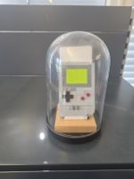 Game Boy Modell aus Klemmbausteinen mit Glasglocke neu