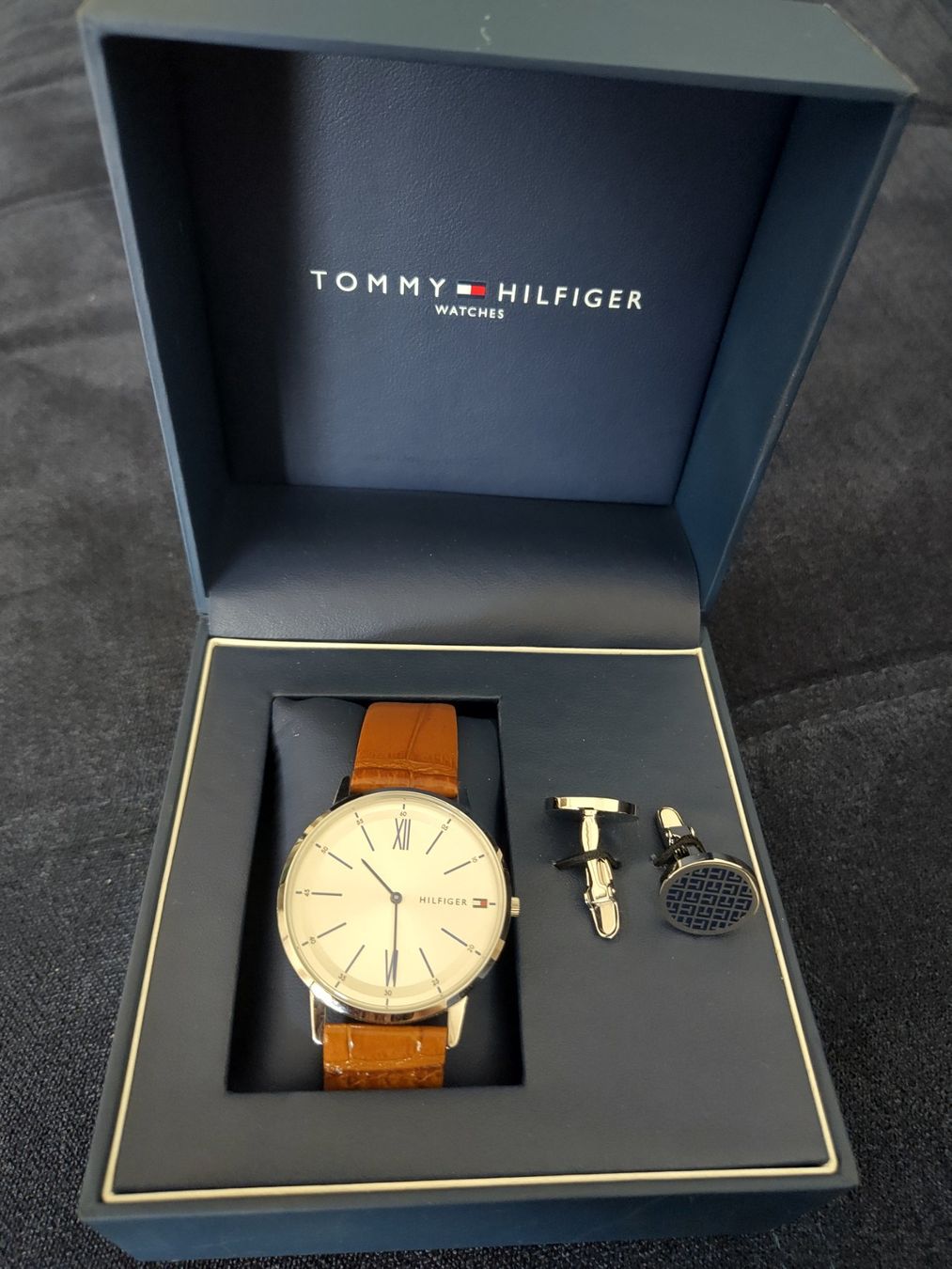 Tommy Hilfiger Montres: Uhr Tommy Hilfiger – D'occasion à Thun par Lea_0