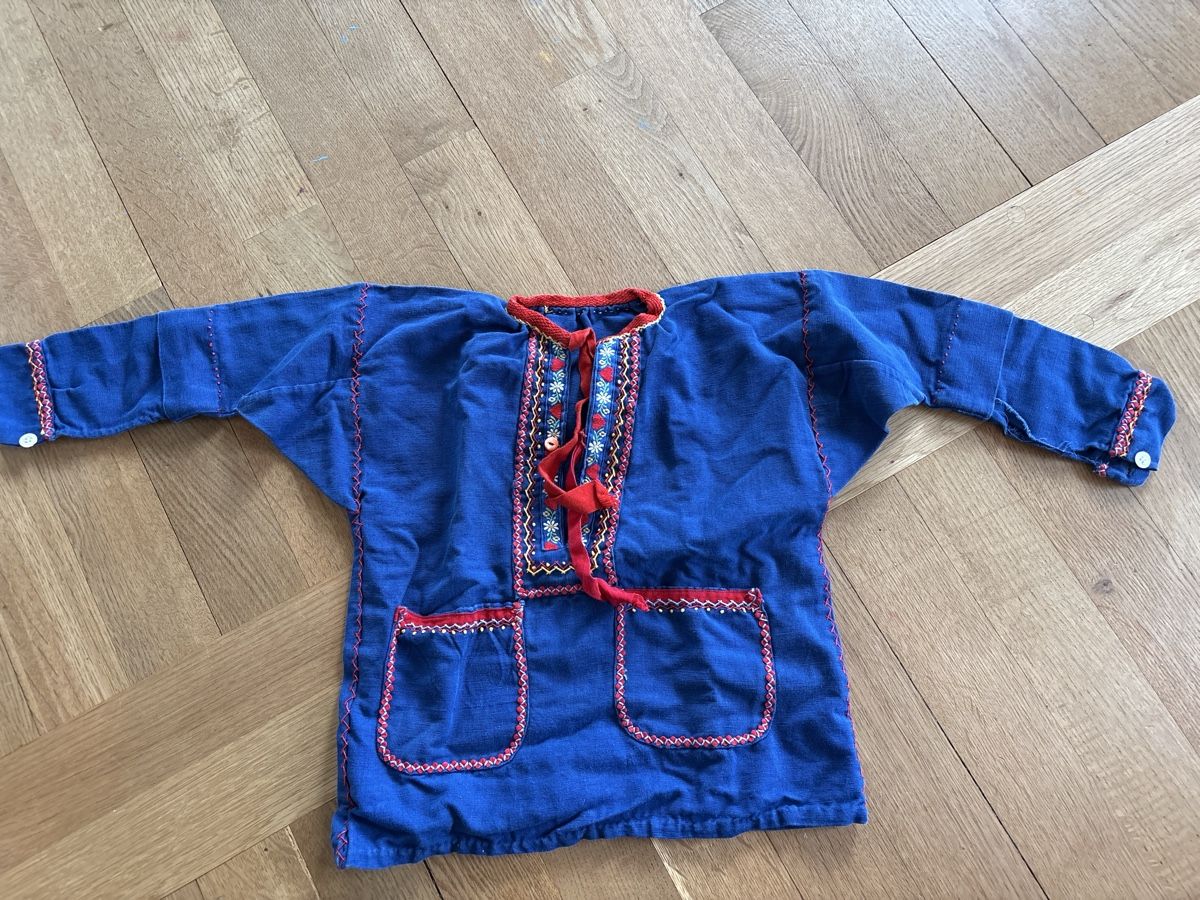 Camicette: Kinder Trachtenbluse, blau mit Stickerei – Usato da Winterthur venduto da Pulator