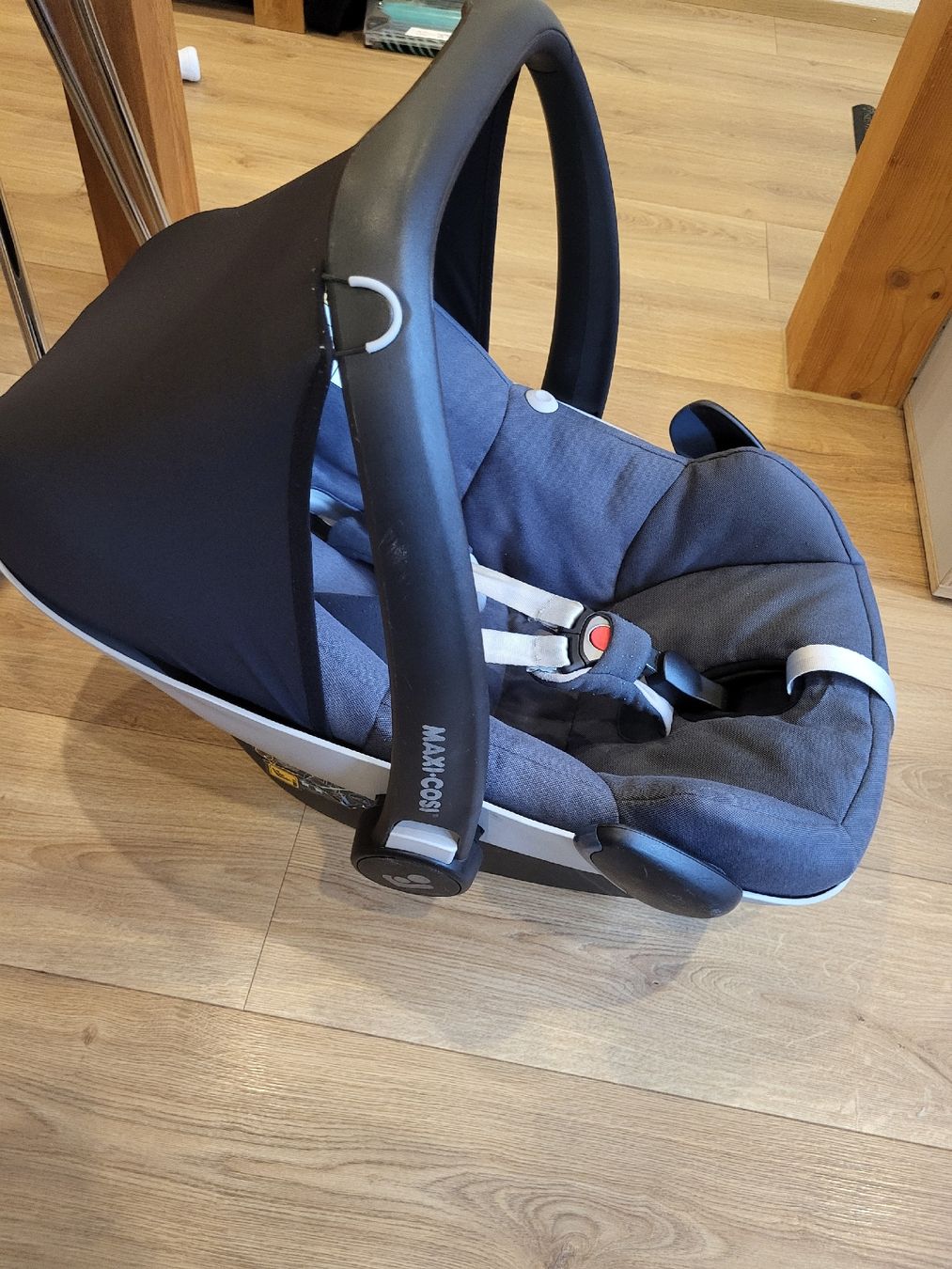 Maxi-Cosi Sièges auto: Maxi-Cosi Babyschale mit Basis – D'occasion à Laupen ZH par pam_vp2d 2