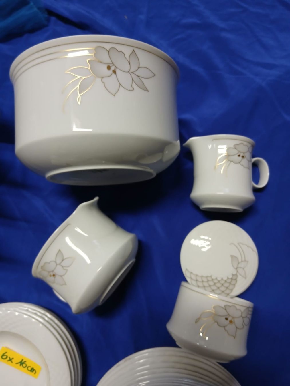 Set di piatti: Elegantes Kaffeeservice-Set – Usato da Opfikon venduto da rus_x8fg 3