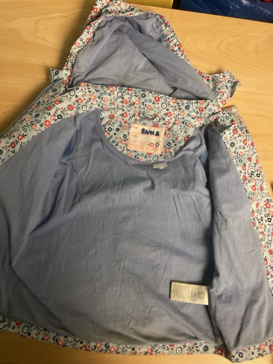 Tchibo Giacche & Cappotti: Tchibo Übergangs-/Regenjacke Gr. 110/116 mit Blumenmuster – Usato da Obergerlafingen venduto da cabo4 2
