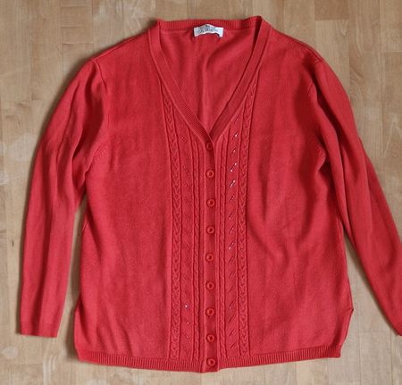 Pullover mit Knöpfen