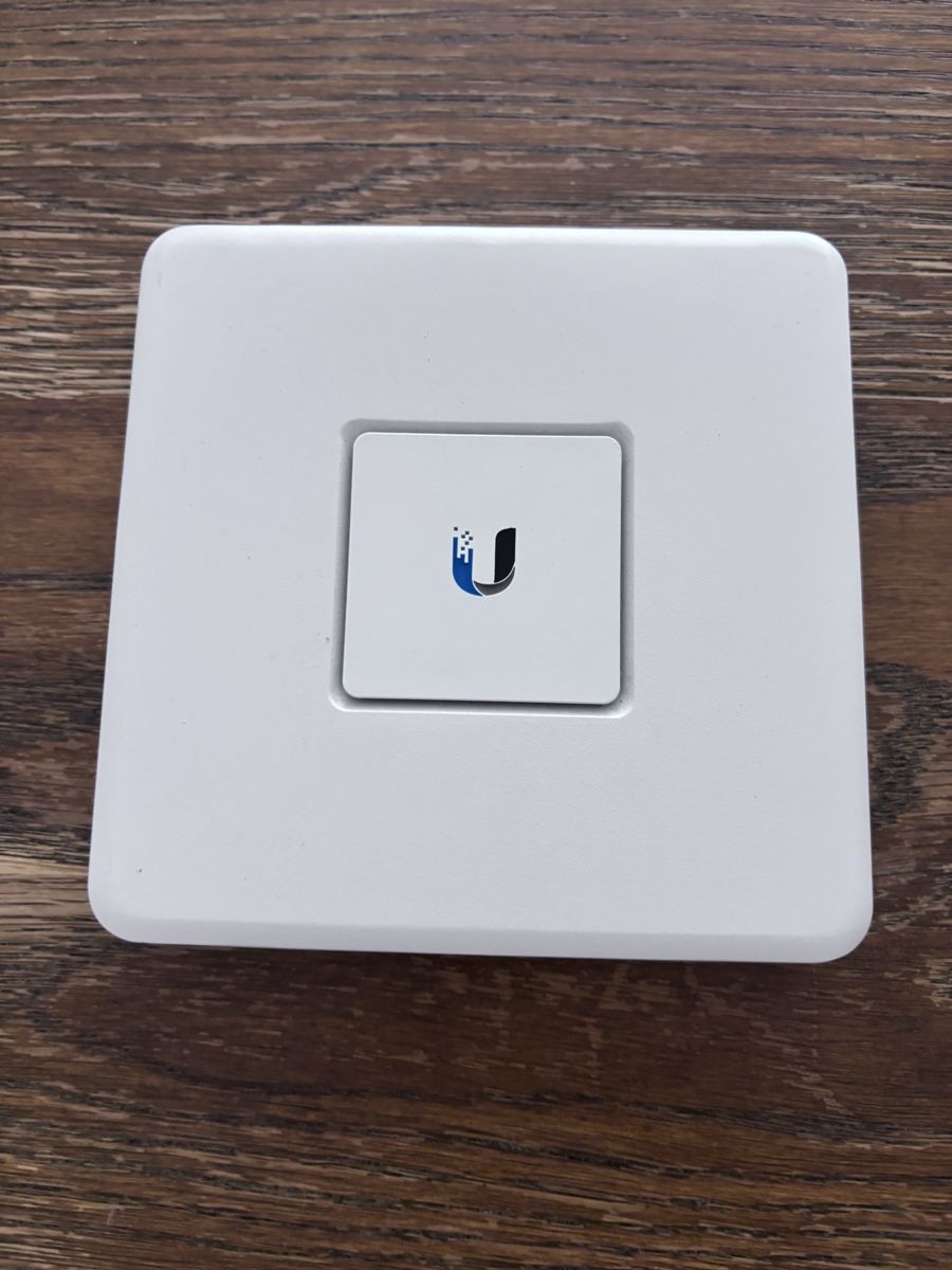Unifi Modems & Router: Unifi Security Gateway – Gebraucht aus Bremgarten AG von Rsteger