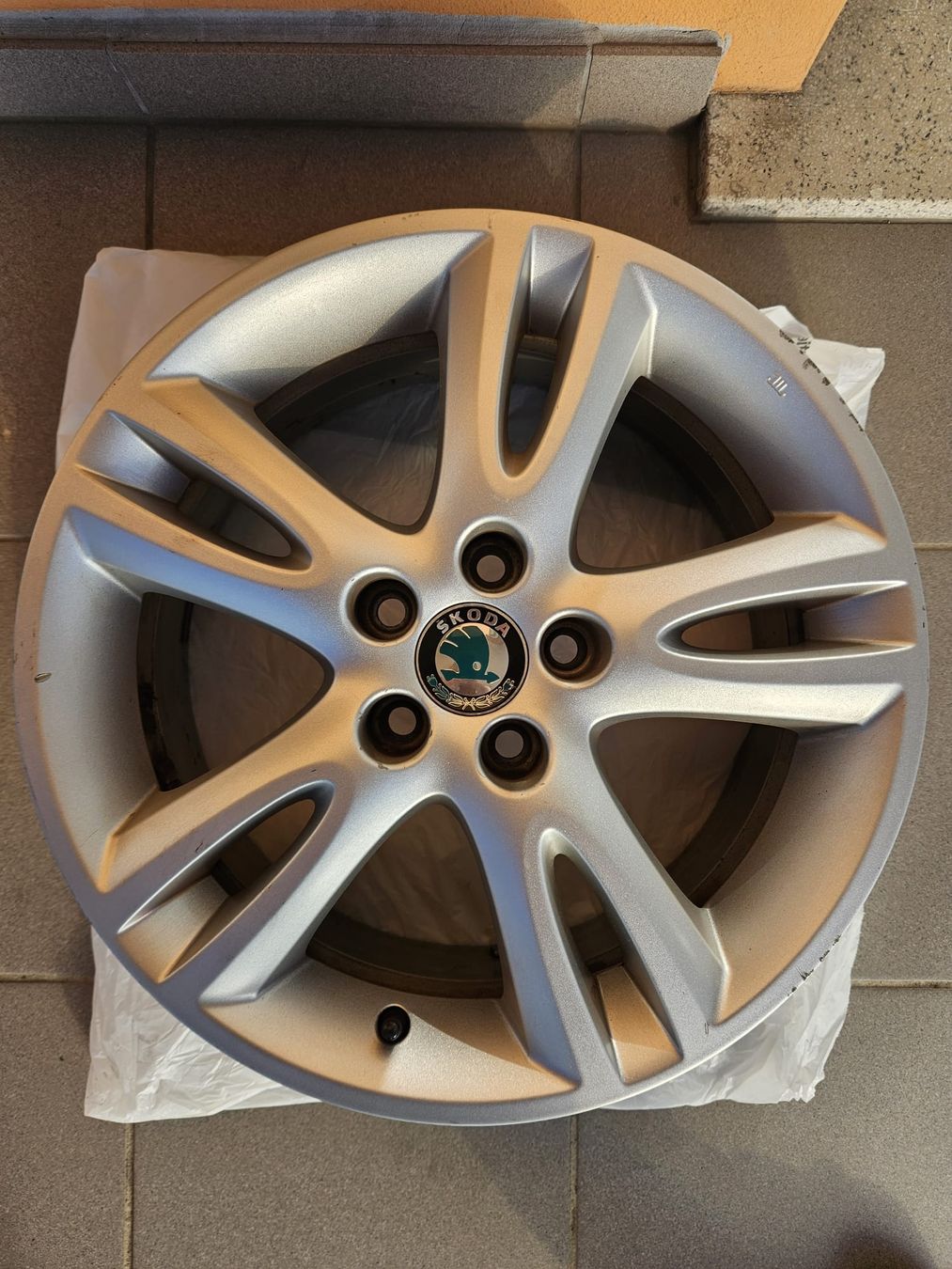 Skoda Cerchioni: Cerchi in lega per Skoda – Usato da Giubiasco venduto da fas_b82x 2