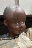 Uralte schwarze Puppe aus Ton, ähnlich Sasha Baby