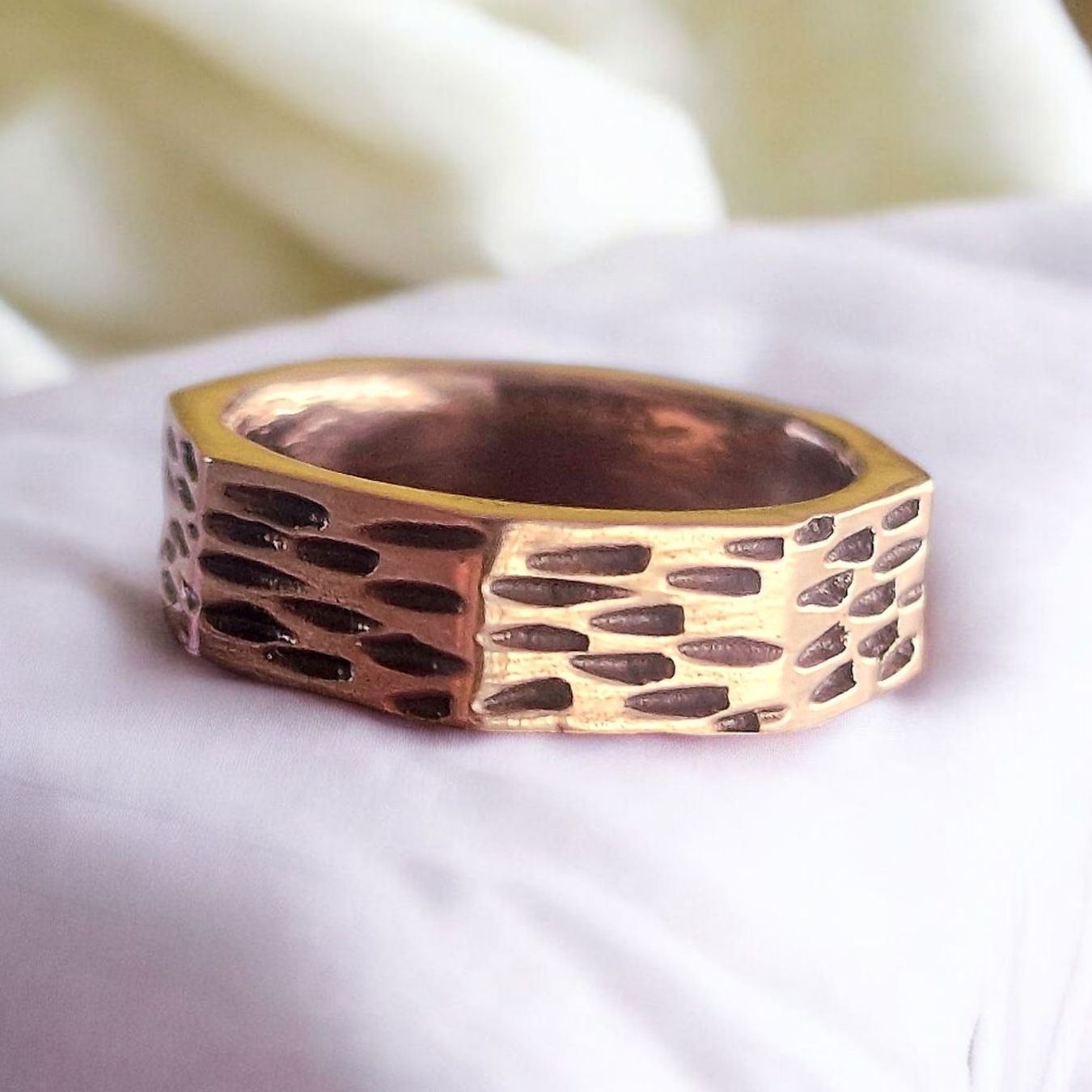 Anelli: Achteck-Ring Bronze, gefurcht,  Ringgrösse 49 – Nuovo e nell'imballaggio originale da Aarau venduto da Schmuckhoehle_MD 7