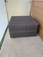 Table basse carrée en rotin synthétique gris usagé