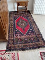 Tapis d’Orient ancien fait main – rouge et bleu