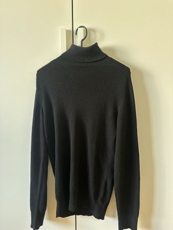 Pull Gucci col roulé noir, taille L.