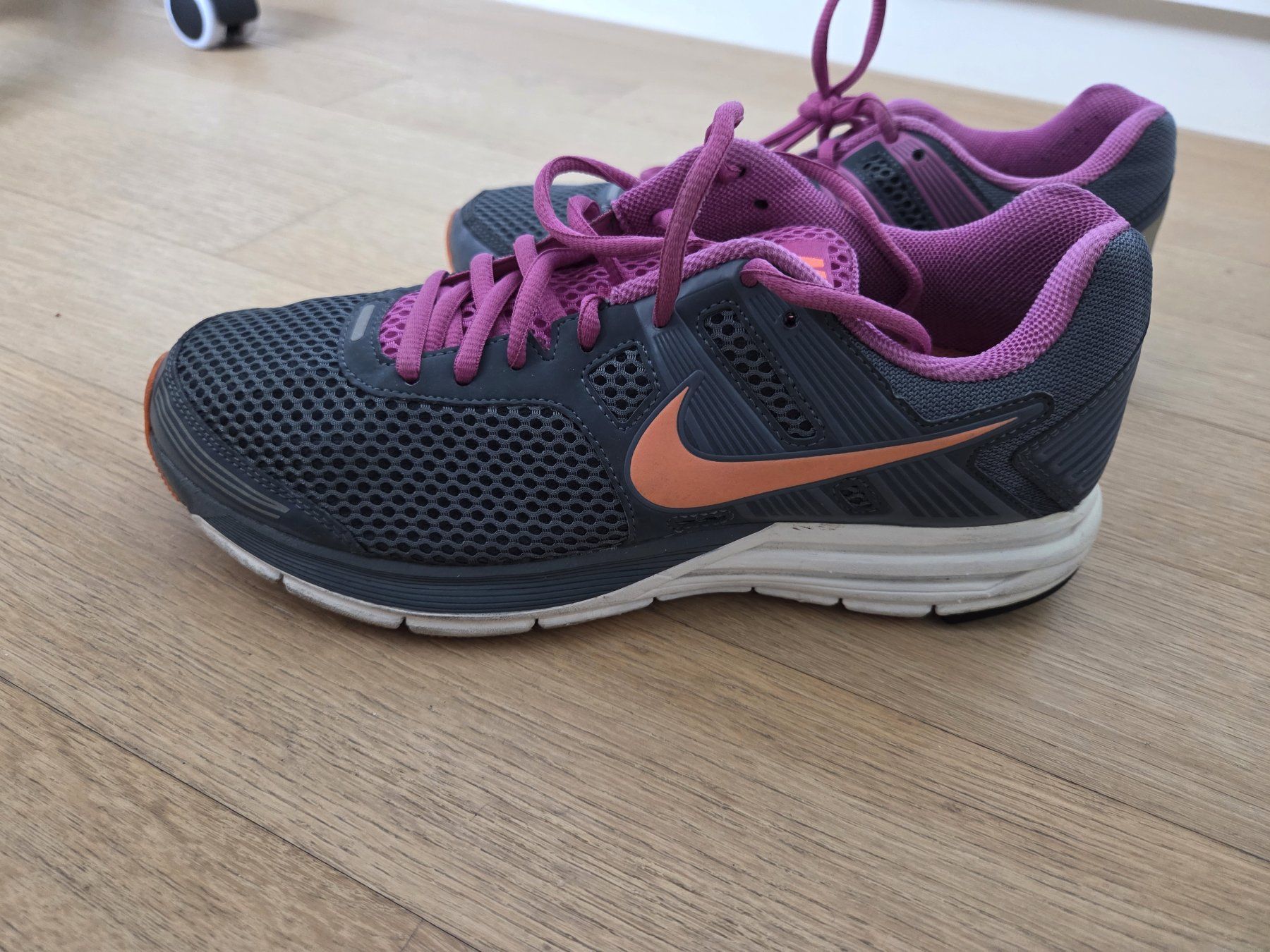 Nike Damenschuhe: Nike Taille 40.5 – Gebraucht aus Carouge GE von Franllo 2