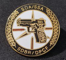 GG098 - Pin Polizei SDA/SSA  Pistole  SDBR/DPCF  Nr. 701