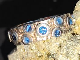 Silberring 925 gehämmert mit blauen Zirkonia rundum Vintage