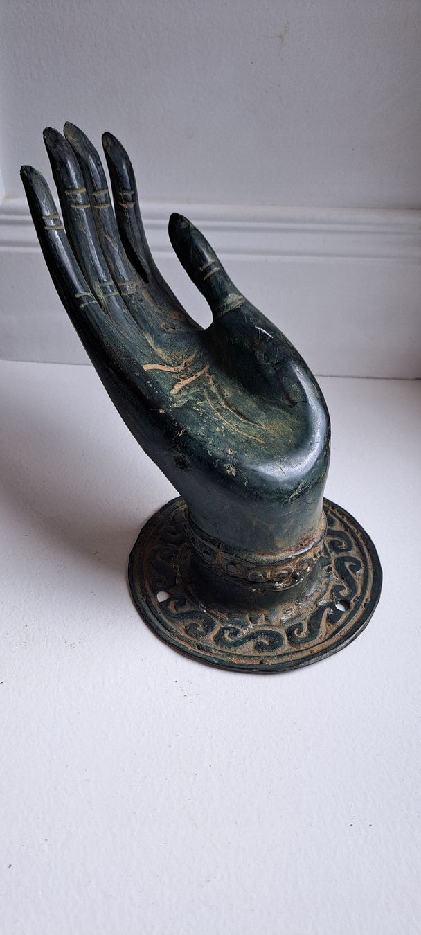 Tutte le decorazioni: Main bouddhiste en bronze – Nuovo e nell'imballaggio originale da St-Aubin-Sauges venduto da Rrrrrrrrrrr 2
