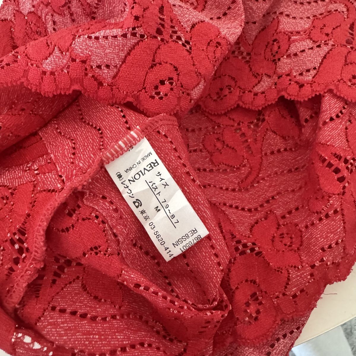 Top: Rotes Spitzentop von Revlon, Gr. M – Usato da Oberwil BL venduto da olibbg 2