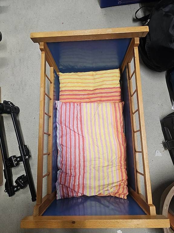Jouets: Puppenbett – D'occasion à Biel/Bienne par sca_wn7c 2