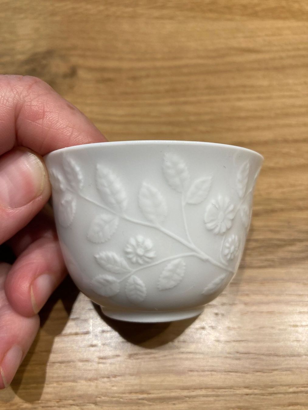 Tazze: Meissen Becher mit floralem Muster, Weiss – Usato da Winterthur venduto da silen 3