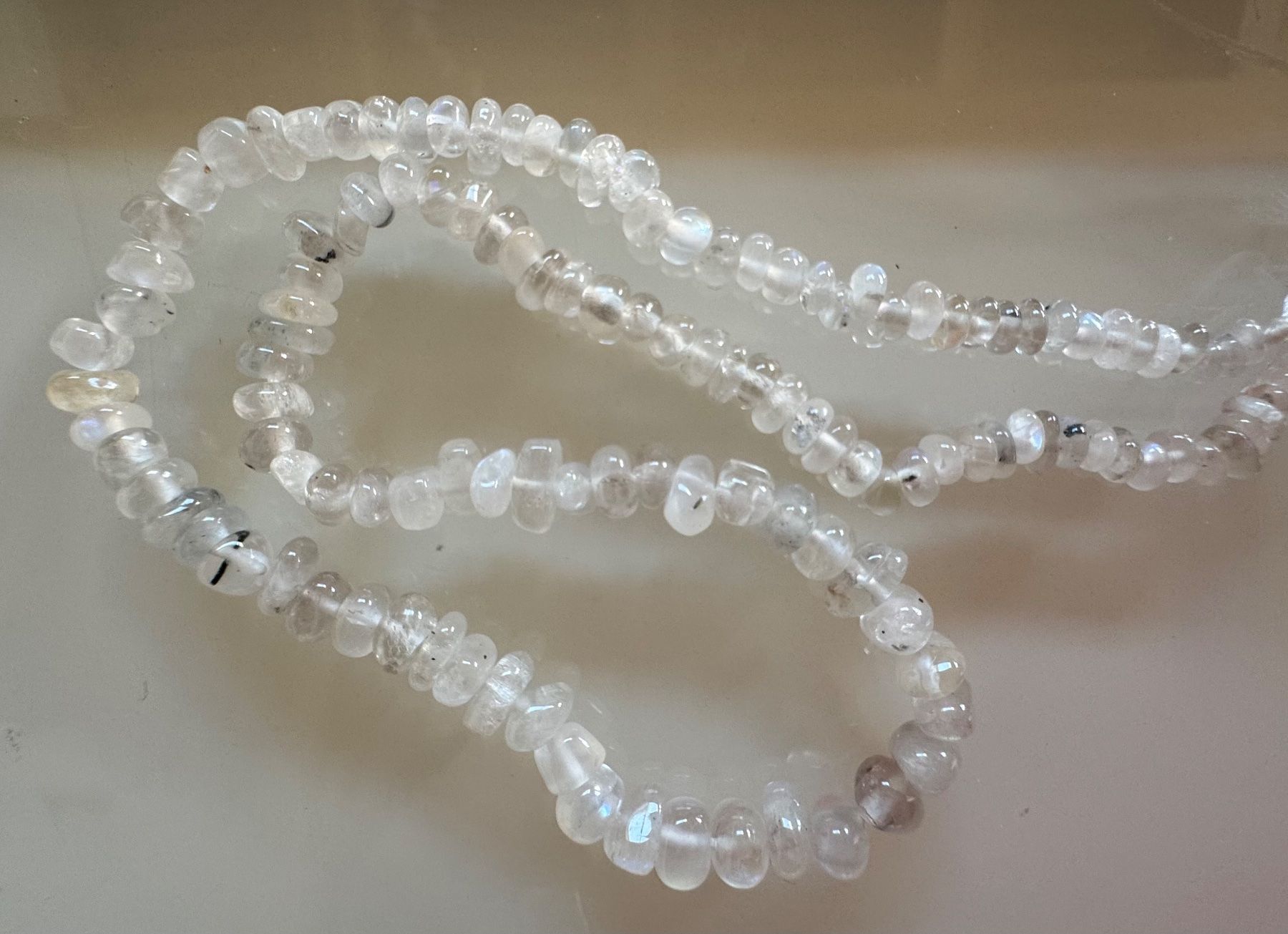 Ketten: exclusiver Mondstein wunderschön,   Strang  wild + mit Feuer – Neu und originalverpackt aus Leuggern von gemshow 7