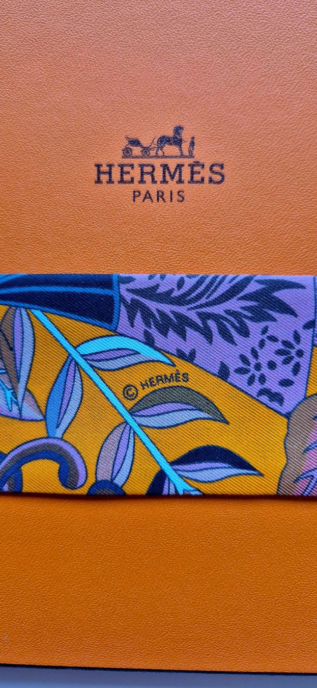 Hermès Foulard & Sciarpe: HERMÈS Twilly "Fleurs et pappillons de tissus" – Nuovo (secondo la descrizione) da Worb venduto da Satchmo04 5