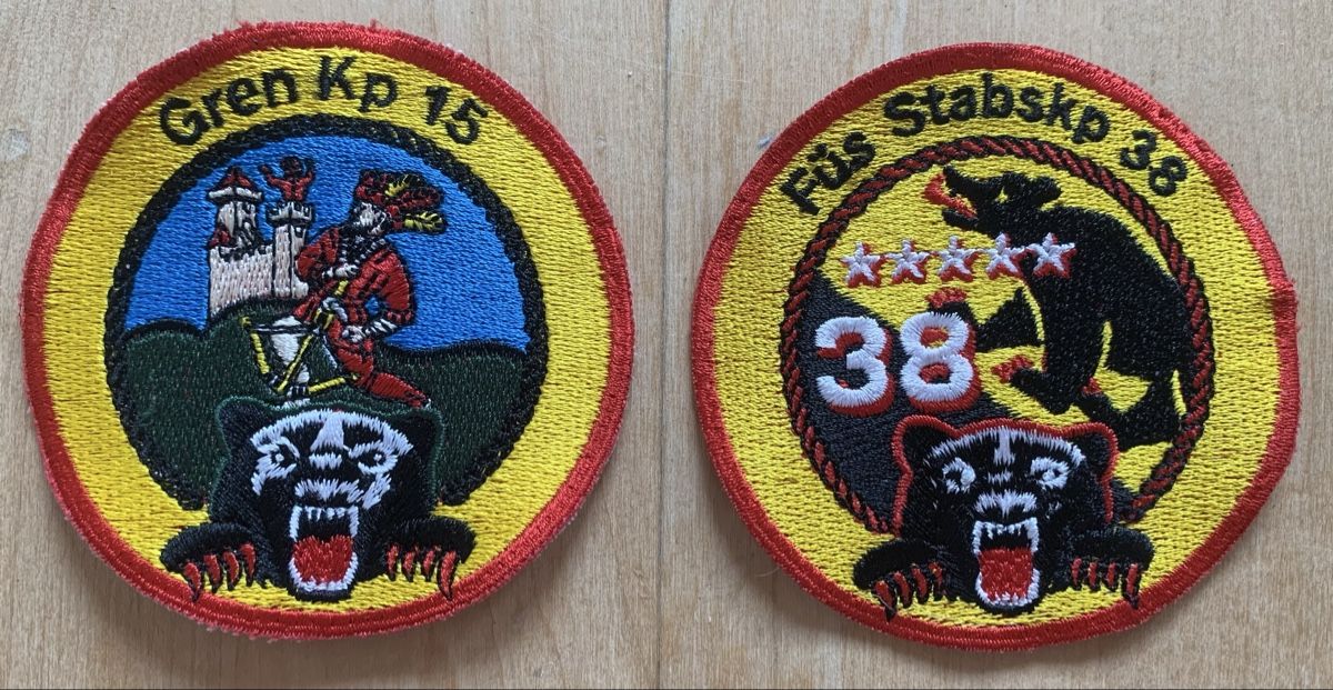 Armée suisse Plaquettes & Badges: 2 Badges Infanterie – D'occasion à Goldingen par Bergler012