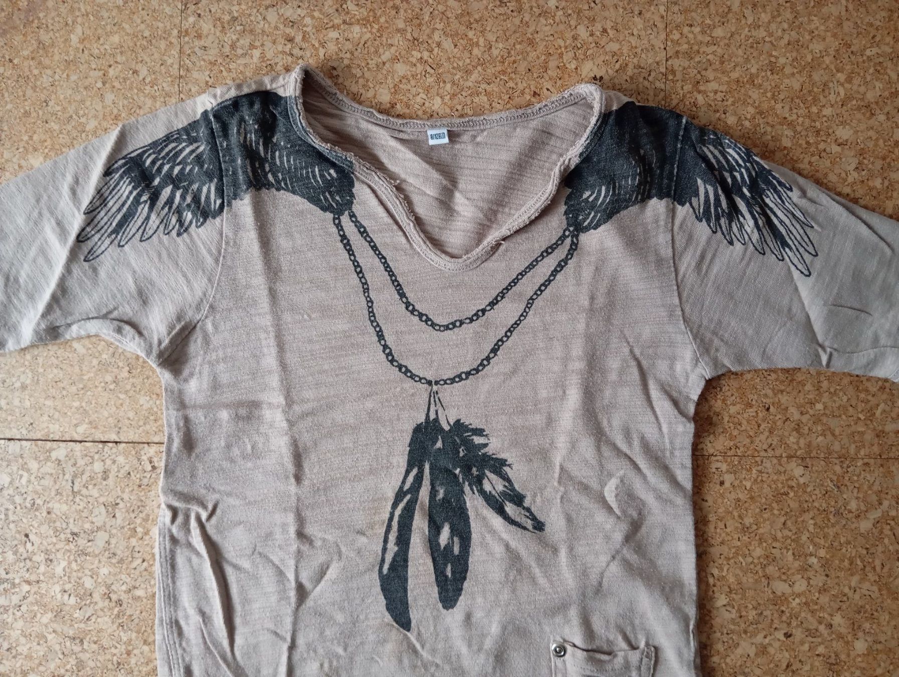 Hemden, T-Shirts & Polos: cooles Shirt mit "Federn-Print" Gr. 128 – Neu und originalverpackt aus Zeneggen von shemesh_ 3