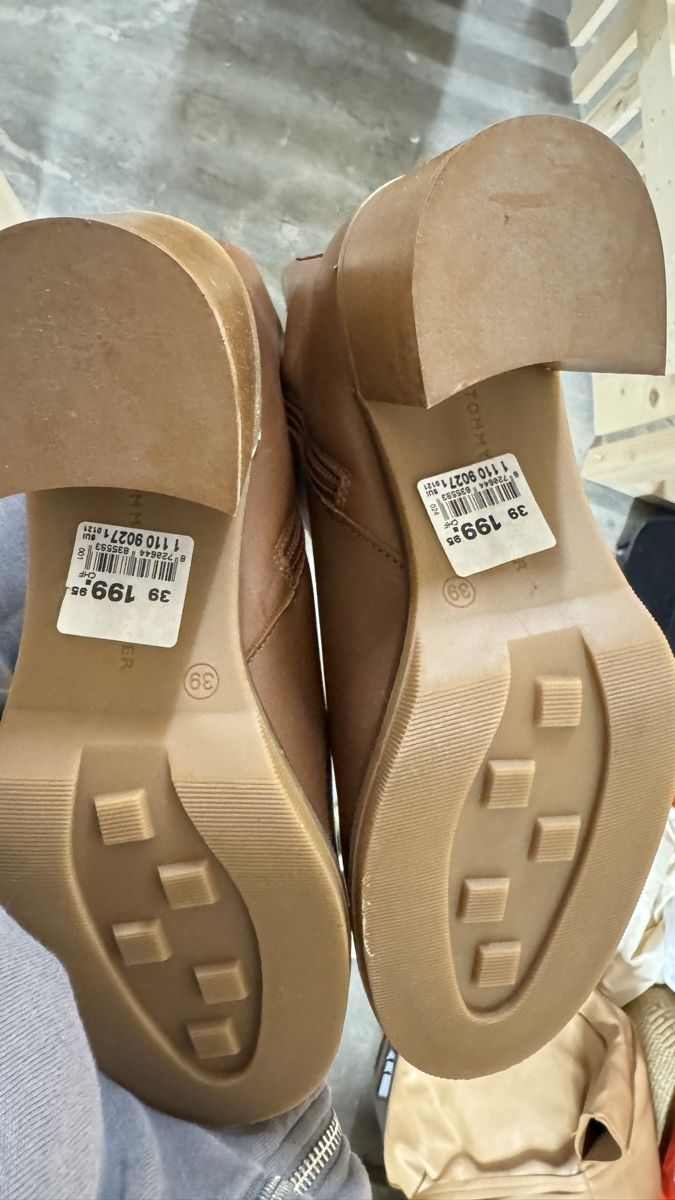 Tommy Hilfiger Scarpe da donna: New leather tommy hilfiger boots – Nuovo e nell'imballaggio originale da Zürich venduto da Violetx 1