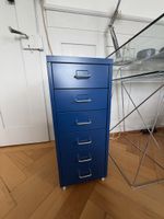 königsblauer Metallkorpus