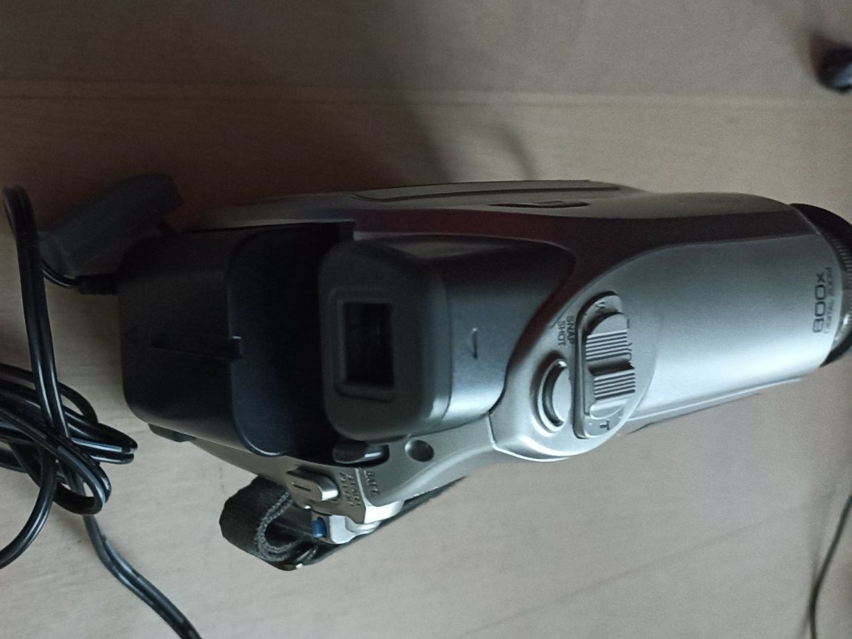 Videocamere: JVC GR-D320E Videokamera – Usato da Twann venduto da sch_j2hz 2