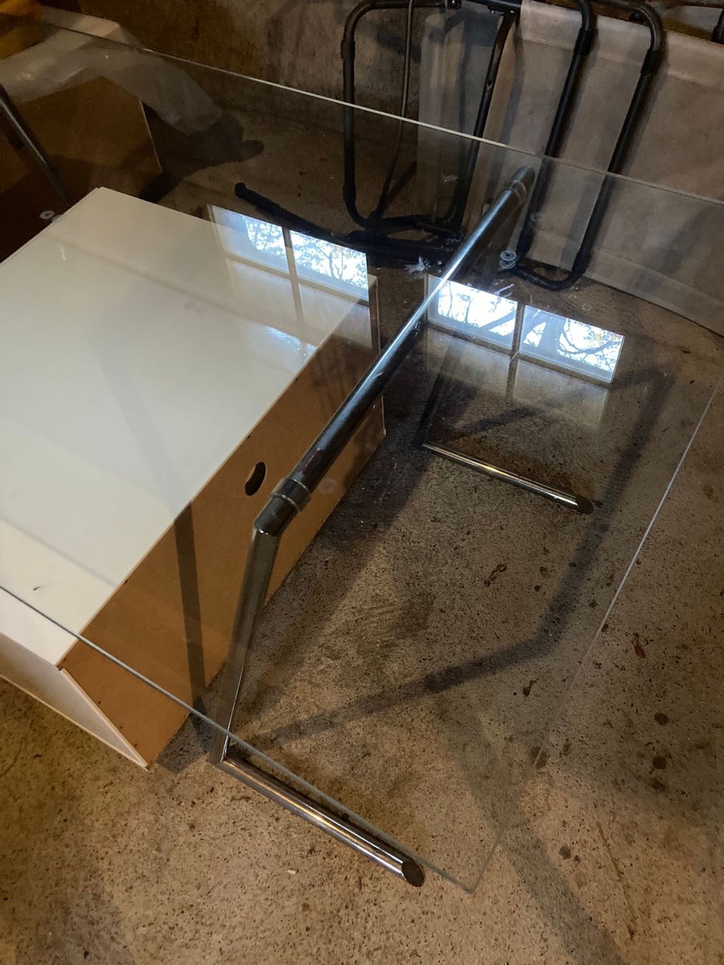 Tische: Moderner Glastisch (Glasplatte 1.2 cm dick) – Gebraucht aus Neukirch a.d. Thur von man_zpw8 1