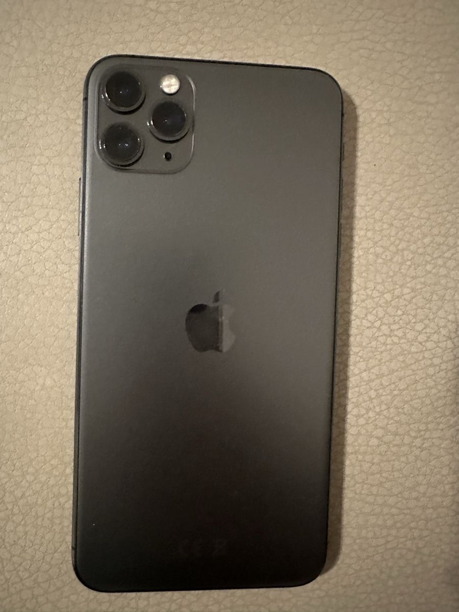 Apple Portables: iPhone 11 pro max Display streifen  – D'occasion à Bassersdorf par semirsh 2