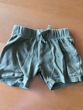 Babyshorts Olivegrün
