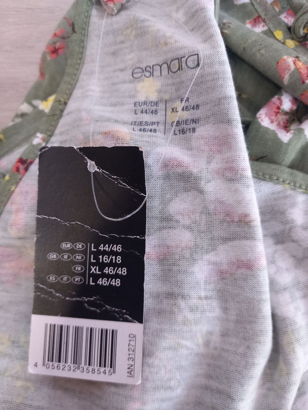Jumpsuits: Combishort Esmara verte à motifs fleuris – Neu (gemäss Beschreibung) aus Faoug von per_kp6r 4