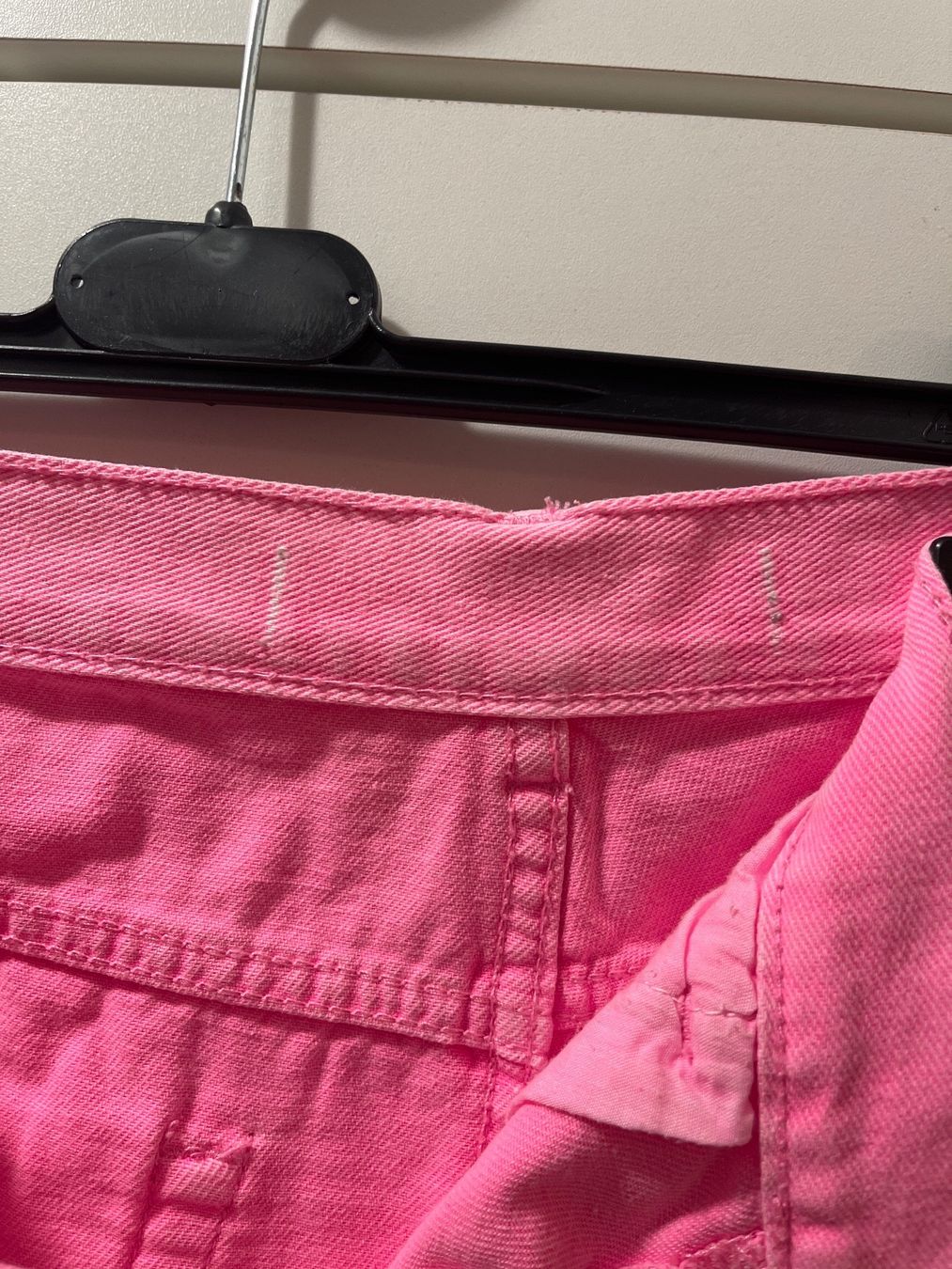 Pantaloni: Jeans corto rosa fluo – Usato da Rancate venduto da Waly__ 3