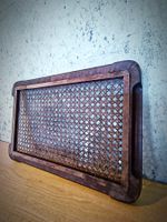 Vintage-Servierplatte aus Holz mit Glas/Wiener-Strohgeflecht