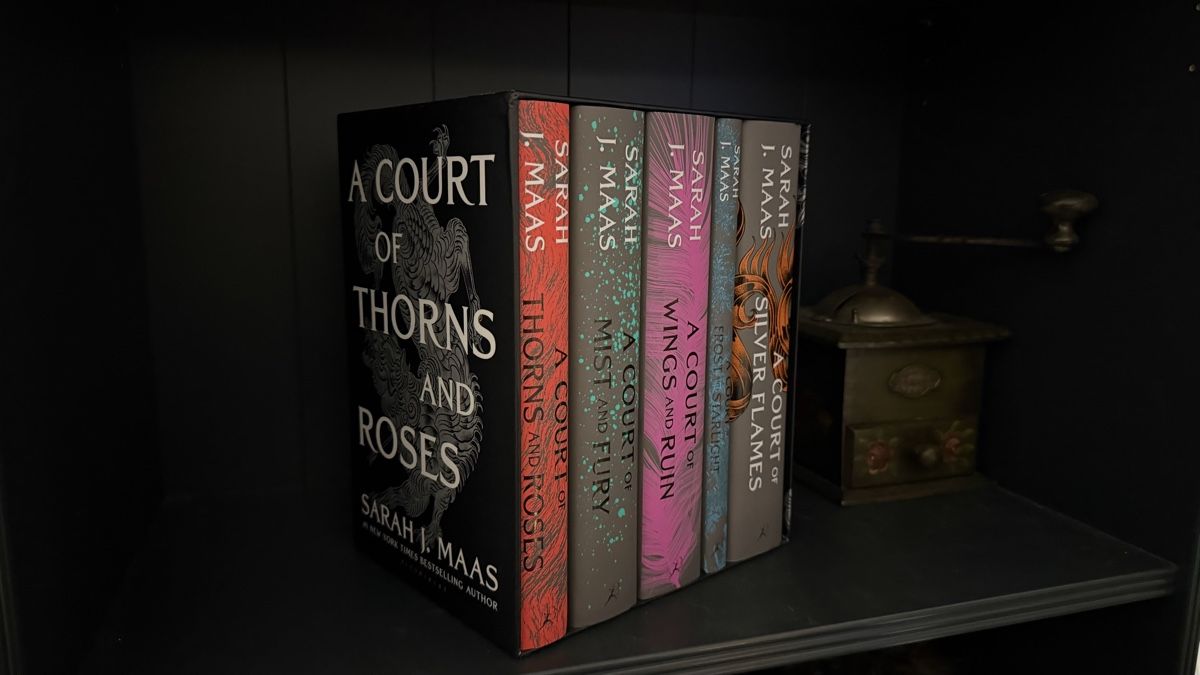 Libri: ACOTAR Box Set, Hardcover – Nuovo (secondo la descrizione) da Zürich venduto da car_v988 1