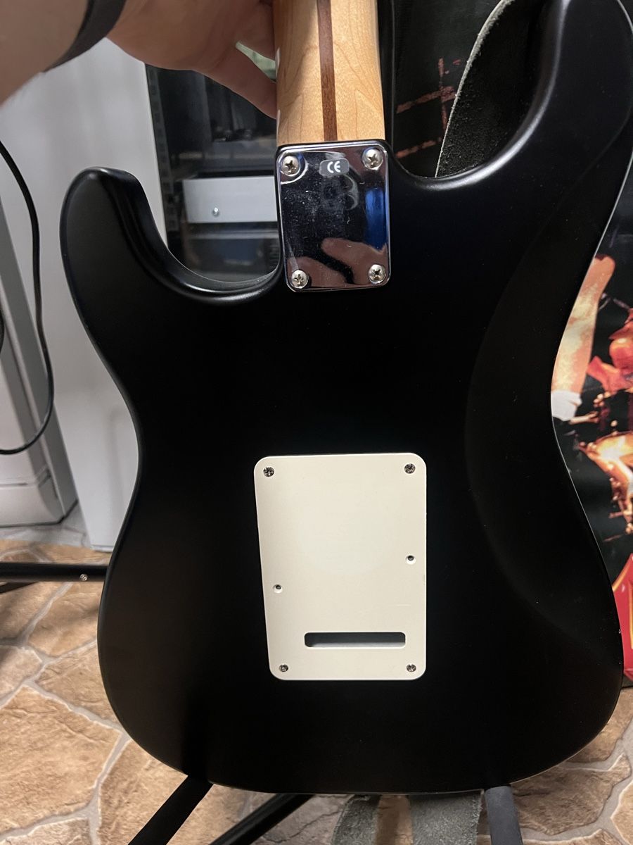 Fender Strumenti musicali: E-Gitarre mit Verstärker, Tasche und Ständer – Usato da Walenstadt venduto da Waxfever839 4
