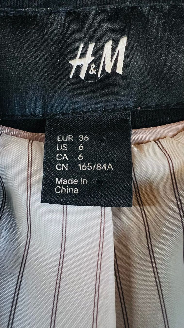H&M Completi & Tailleur: Schwarzer H&M Blazer, Grösse 36, Top Zustand – Usato da Oberurnen venduto da Kokosbluete 2