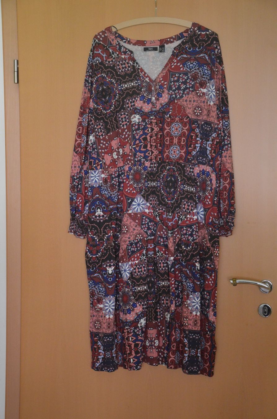 Vestiti: TAILLE 48-50 - ROBE NEU – Nuovo e nell'imballaggio originale da Chiasso venduto da Dolly015